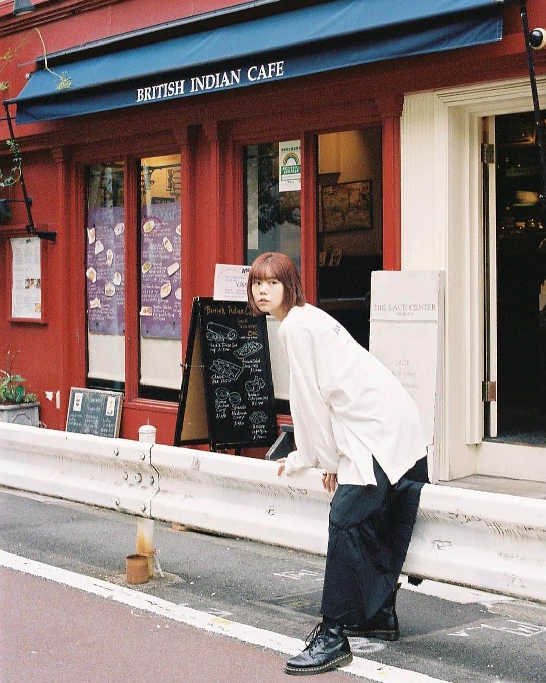 千田麻実のインスタグラム：「film shoot 📸⠀ ⠀ 懐かしい想い出を呼び起こしてくれる⠀ 金木犀の香りが好きです。⠀」