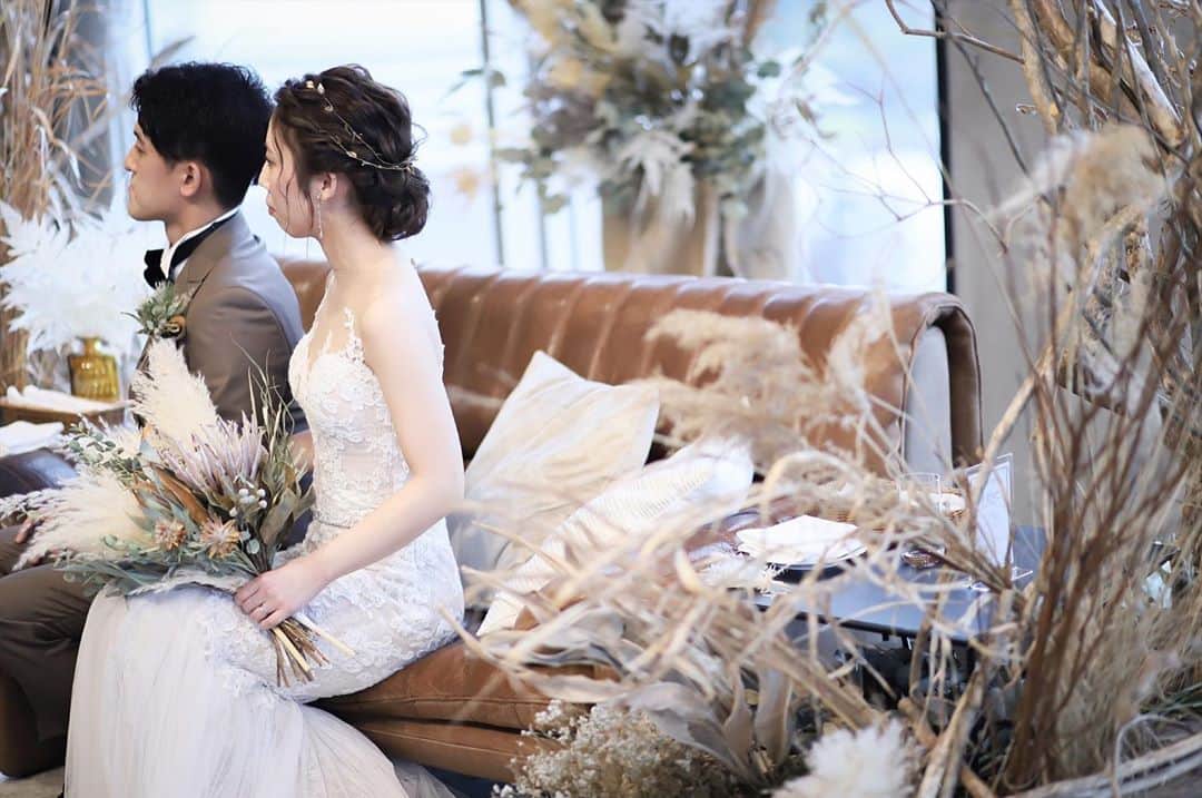 THE STYLE No.20 NEW YORK STYLE WEDDINGのインスタグラム：「2020年5月☆オープン2周年★ 口コミサイトの料理部門4年連続No.1獲得 No.20で自分たちらしい結婚式が叶う . ↓詳しくはHPをチェック↓ https://www.styles.jp/wedding/20f/ . 週末＆平日ブライダルフェアを開催しております メッセージ or ダイレクトメールからでも予約可能 . ↓ TEL ↓ 086-234-7310 . ↓ MAIL ↓ info-thestyle@styles.jpn.com . #thestyle #wedding #bridal #party #weddingparty #weddingphoto #weddingdress#starwedding #instagood #instalike #love #style #instapic  #結婚式 #結婚 #岡山結婚式 #ウェディング #プレ花嫁 #花嫁 #テーブルコーディネート #結婚式準備 #日本中のプレ花嫁さんと繋がりたい #ウェディングドレス #ウェディングフォト #ウェディングレポ #令和婚 #令和」