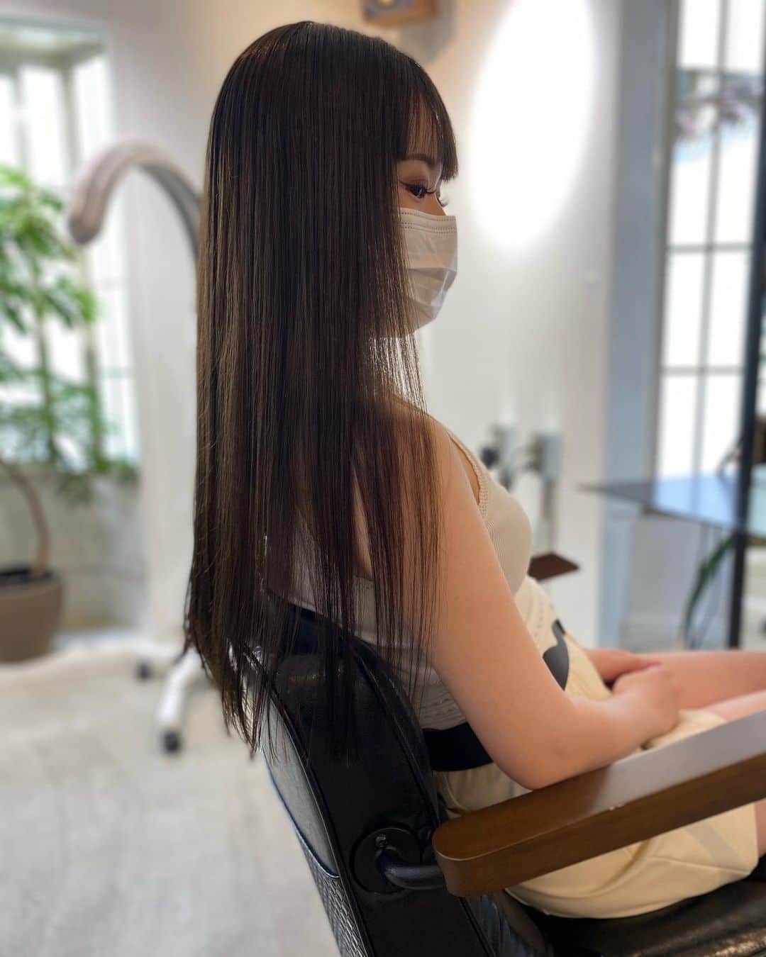 のインスタグラム：「今回も素晴らしい〜素敵な仕上がりにして頂きました☺️ 最後バタバタさせてしまったのにこの完璧さ😫✨ (焦らせてしまいすみません😭)  ありがとうございました😊🌈  そして。うっとり系らしいです。🤣✨  #unplugged #美容院 #salon #photography #撮影 #fashion #写真好きな人と繋がりたい #ストレートヘア #tokyo #photo #model #outfit #被写体 #サロモ #モデル #beauty #likeforlikes #hair #hairstyles #enjoy #japan #promotionalmodel #photooftheday #instagood #表参道 #igers #좋아요 #straighthair ﻿」