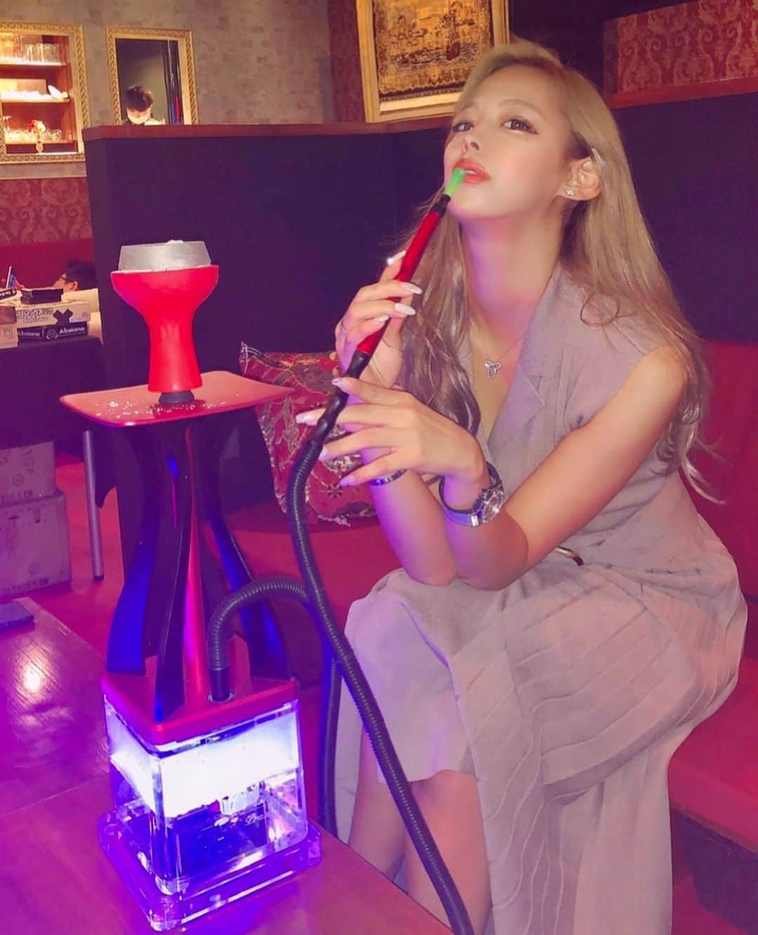 姫咲りさのインスタグラム：「初めましてのシーシャBar🤒🤒 年齢確認されたよ？ #なんで  #名古屋 #栄 #錦 #bar #シーシャ #シーシャバー #キャバクラ #キャバ嬢#ダンサー #シャンパン #お酒 #  #nagoya #六本木 #歌舞伎町 #栄 #錦三丁目 #l4likes #lfl #姫咲りさ#💖」