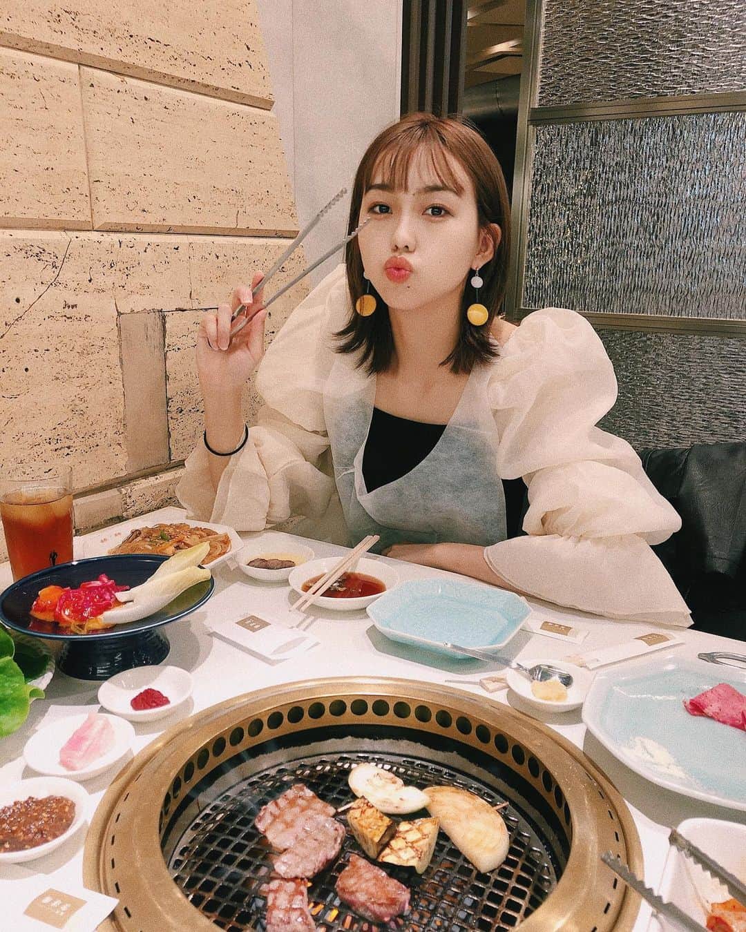 澤田桃佳のインスタグラム：「今日の夜ご飯、久々に家族みんなで👪♡ . . . . . #焼肉　#dinner #zara #zaraコーデ」