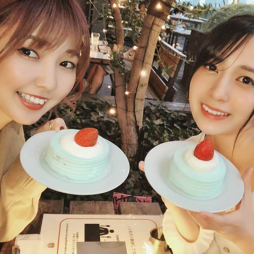 佐々木優佳里さんのインスタグラム写真 - (佐々木優佳里Instagram)「🎂  ブルーショートケーキ💙 一目惚れでした。笑  @shizuka_endo_  いつもありがとう💗  #ブルー #blue  #ケーキ」10月3日 20時04分 - yuka_mocha_roll