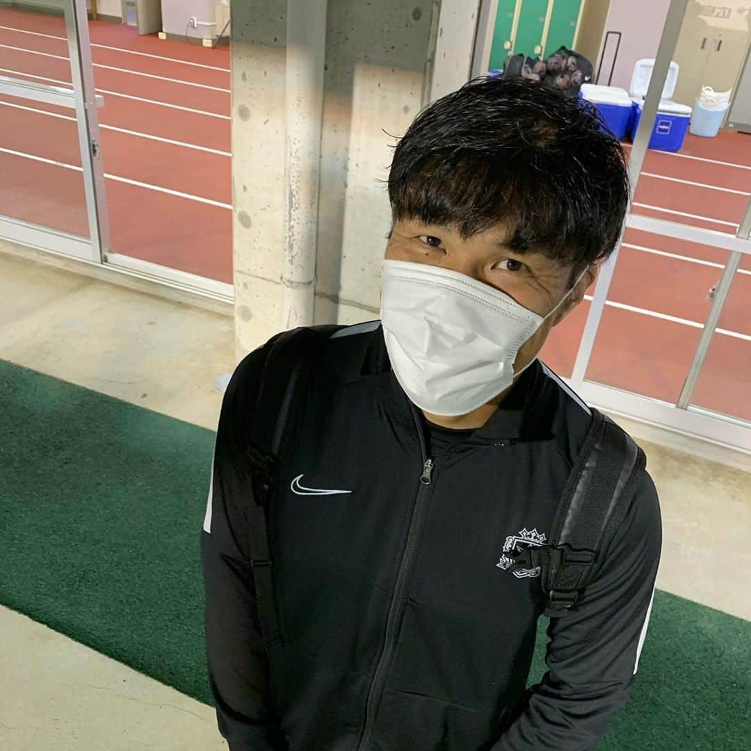 森崎浩司さんのインスタグラム写真 - (森崎浩司Instagram)「3-0⚽️⚽️⚽️ NICE勝利✌️ タクトJ1 リーグ⚽️300試合出場おめでとう㊗️🎊 #sanfrecce #林卓人 #J1 #300試合出場 #マスク #アゴに見える(笑)」10月3日 20時05分 - koji.morisaki77