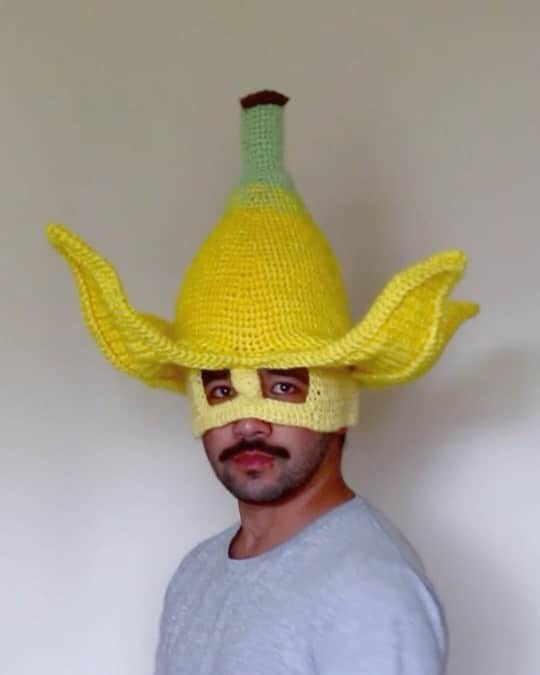Phil Fergusonのインスタグラム：「🍌🍌🍌B A N A N A S🍌🍌🍌 I think this might be my fave thing I’ve made in a long time!  I’ve always wanted to make a new banana hat and I have enough left over yellow from all the things I’ve pulled apart that this was possible!  Hope everyone likes it as much as I do, and hope you have as well of a weekend!  #bananahat #crochet #art #wearableart #craft #banana #fun #bun #sun」