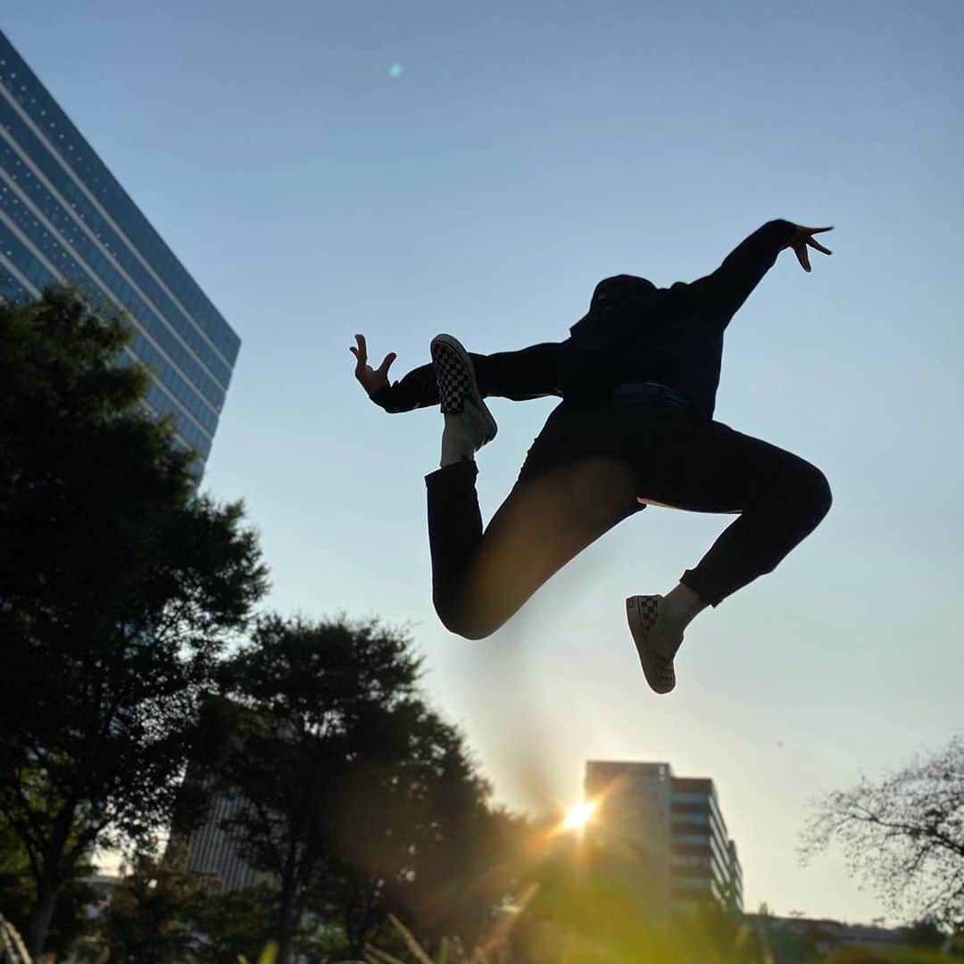 元気☆たつやさんのインスタグラム写真 - (元気☆たつやInstagram)「JUMP！！！！  #JUMP #ジャンプショット #shadow #Followus #Followme #跳び箱 #夕陽」10月3日 20時08分 - genkitatsuya