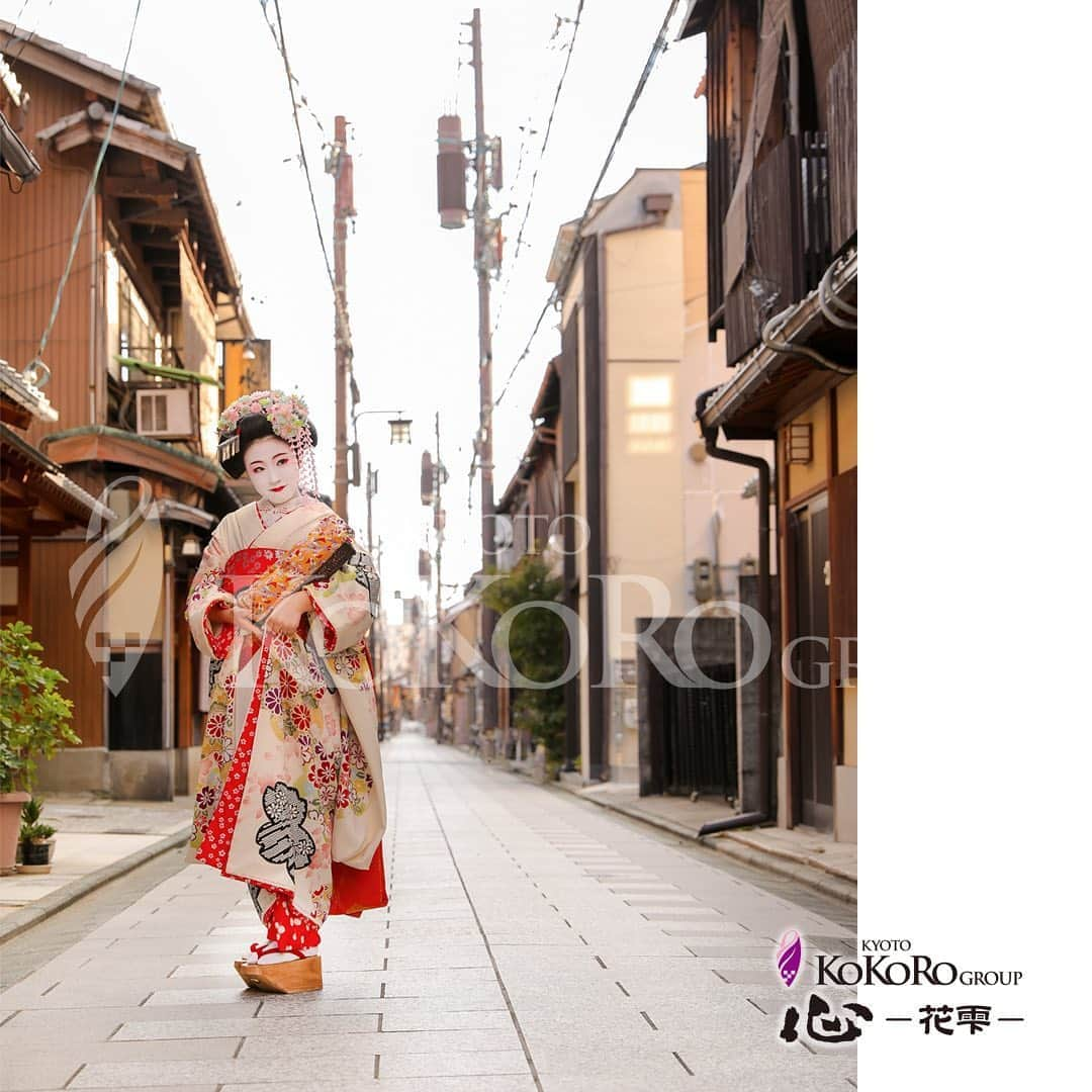 心－花雫－さんのインスタグラム写真 - (心－花雫－Instagram)「舞妓体験「東山の心プラン」をご体験くださった、とっても可愛いお客様です💕 十三参りもかねて、ご家族が見守られる中、お楽しみくださいました🎵  #舞妓 #舞妓体験 #京都 #舞妓変身 #着物 #キモノ #花魁 #変身写真 #変身写真館 #心花雫 #japan #beautiful #oiran #フォトジェニック #インスタ映え」10月3日 20時17分 - kokoro_hanashizuku