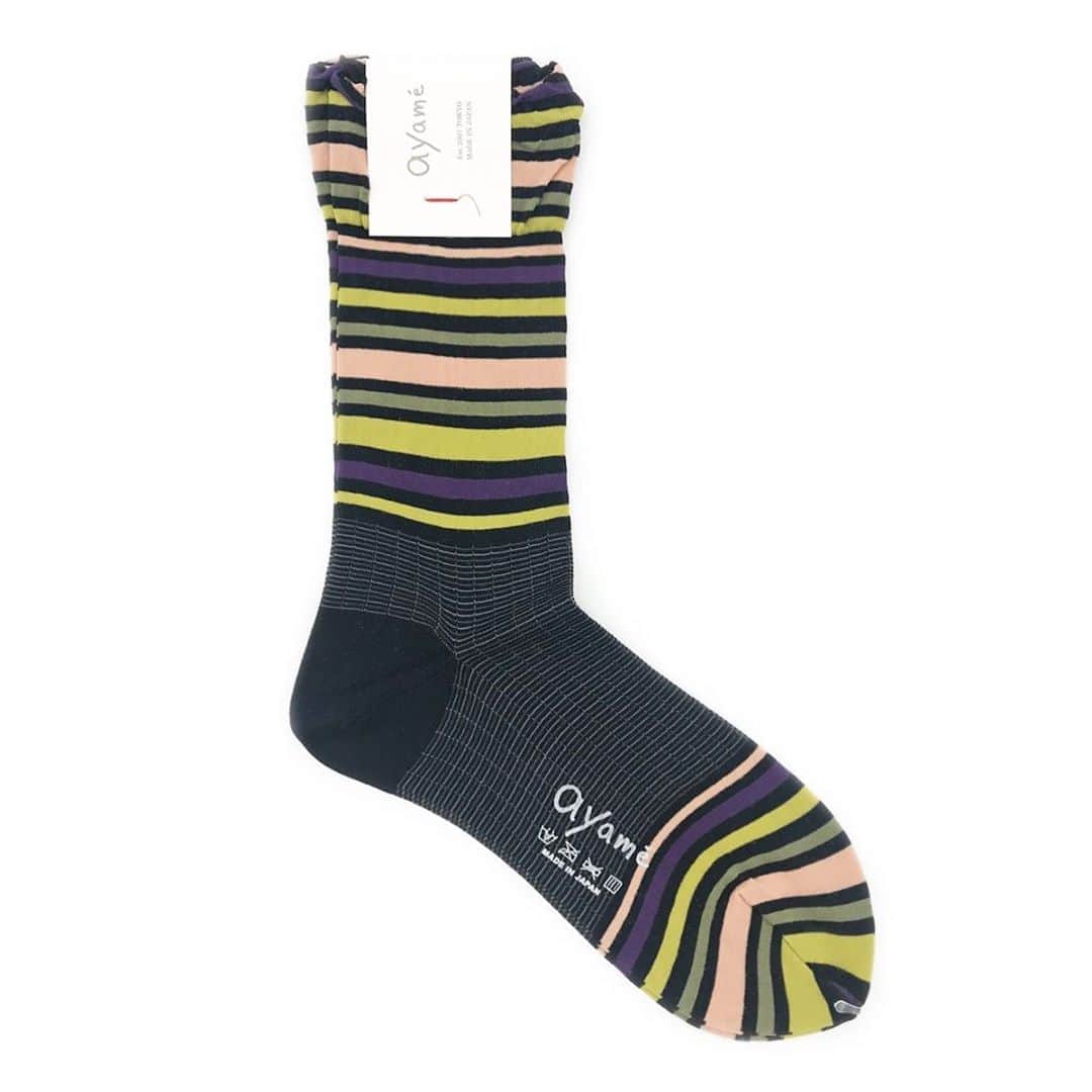 アヤメのインスタグラム：「And this one too... #stripesocks #🧦#onlinestore #worldwideshipping📦✈️ マルチのボーダー組みはデザイナーの癖が出ますな🎨 #ayamesocks #ボーダー靴下 #ayamecolorpalette #柄ソックス #靴下大事」