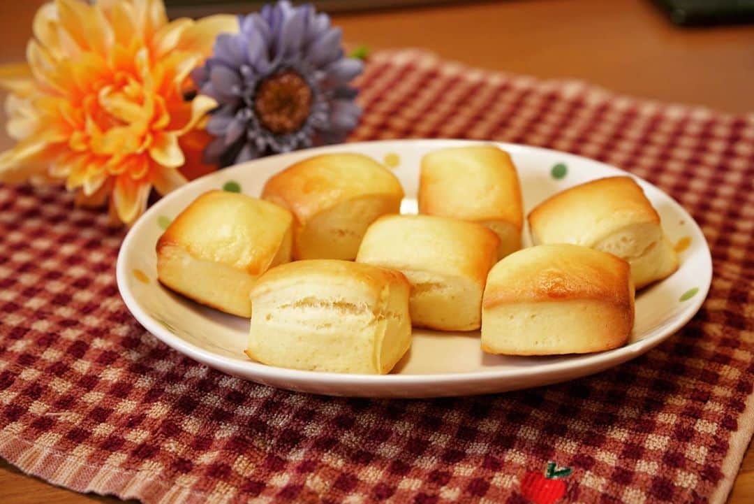 なみなみのインスタグラム：「♪ いつか挑戦してみたかったパン作り🍞 . 【ミルクパン】パヴェを作りました☺️ 大成功〜！」