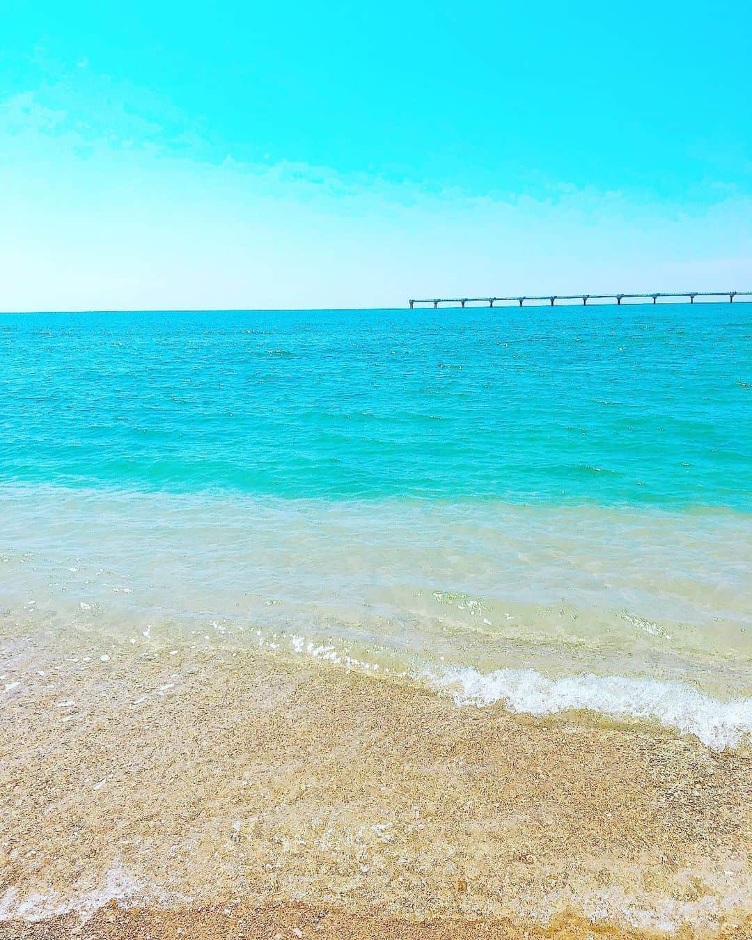 夏奈子さんのインスタグラム写真 - (夏奈子Instagram)「今年は大好きな海に 6回はいけたかな🏝🏖 本気で泳いだり🏊‍♀️ 海を眺めるだけでも👀 ゆっくり幸せな気持ちになる 時間が大好き😘  海はなーんにも考えず 癒しの時間です＾＾ もう今年は泳げないのかと思うと寂しい… 今年も、まぁまぁ焼けました。笑  写真は9月20〜24日までの 沖縄旅行❤️ 沖縄旅行もまたupしまーす！  ゴミが減りますように…  #沖縄 #海 #自然 #大好き #癒し #最高 #ありがとう #誕生日おめでとう #旅行 #女旅 #love」10月3日 20時33分 - chankana0609