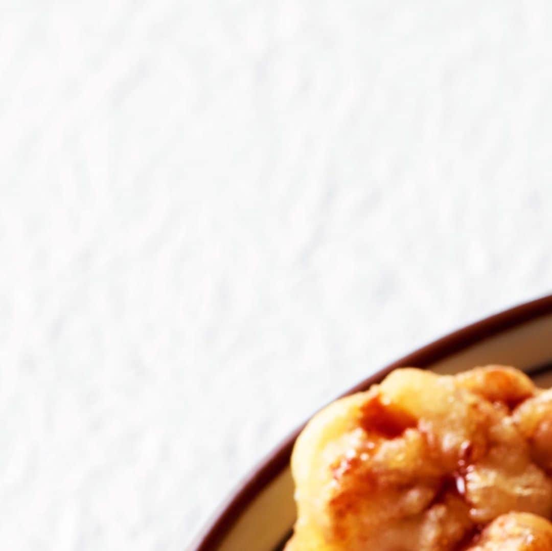 丸亀製麺さんのインスタグラム写真 - (丸亀製麺Instagram)「タル鶏天ぶっかけうどん 一軒一軒の店で粉からつくる 打ち立てのうどんと柚子の風味が香る肉汁溢れる鶏 天、コクのあるタルタルソースに特製のこく旨だれがよ く絡み、大満足していただけるひと品です。さらに、清 涼感のある水菜と玉ねぎ、柚子皮でさっぱりと召し上がっていただけます。 #丸亀製麺 #タル鶏天ぶっかけ #タル鶏天ぶっかけうどん」10月3日 20時30分 - marugame_