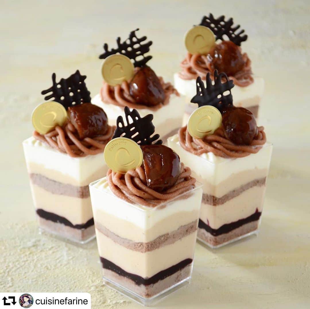 のインスタグラム：「#repost @cuisinefarine ・・・ 栗のムース  すっかり秋の空気に変わり 店頭にも栗が並び始めました🌰  新作栗のムースをグラス仕立てにしました  ショコラのスポンジ、カシスのコンフィチュールとともに層に組み立てて モンブランクリーム、栗の渋皮煮と飾りチョコでデコレーション✨  デザートカップで作るので見た目より簡単にできます  11月の単発レッスンメニューでご予約開始しました😊  ご予約はプロフィールリンク先ホームページ内のクスパにて承ります  #栗のムース #モンブラン #お菓子作り好きな人と繋がりたい  #パンお菓子教室cuisinefarine  #クスパ #11月レッスン #横浜市港南区お菓子教室」