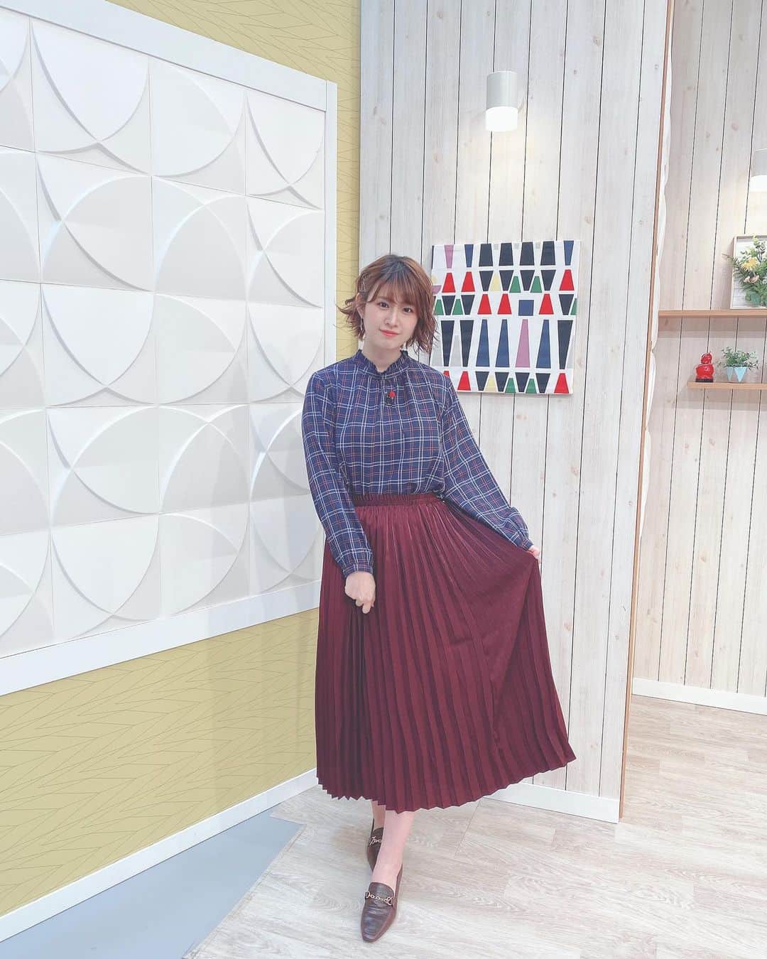 のインスタグラム：「今週の衣装〜💄👗 . #サタデーウォッチン」