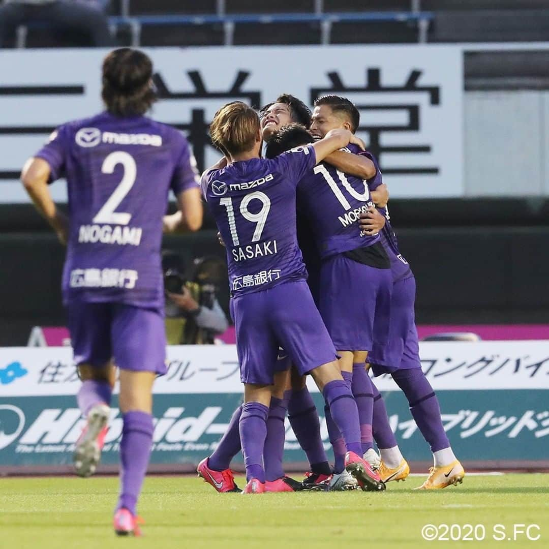 サンフレッチェ広島さんのインスタグラム写真 - (サンフレッチェ広島Instagram)「. ⚽️明治安田生命J1リーグ第20節　試合結果⚽️ サンフレッチェ広島　3-0　サガン鳥栖 前半：2-0 後半：1-0 【得点者】浅野雄也、東俊希、青山敏弘  立ち上がりから主導権を握って先制点を挙げると、そのまま勢いに乗って2点目、3点目と追加点を挙げ、ホームで快勝しました！  本日もともに戦っていただき、ありがとうございました！！  #浅野雄也 選手 #東俊希 選手 #森島司 選手 #林卓人 選手 #永井龍 選手 #青山敏弘 選手 #sanfrecce #積攻」10月3日 20時58分 - sanfrecce.official