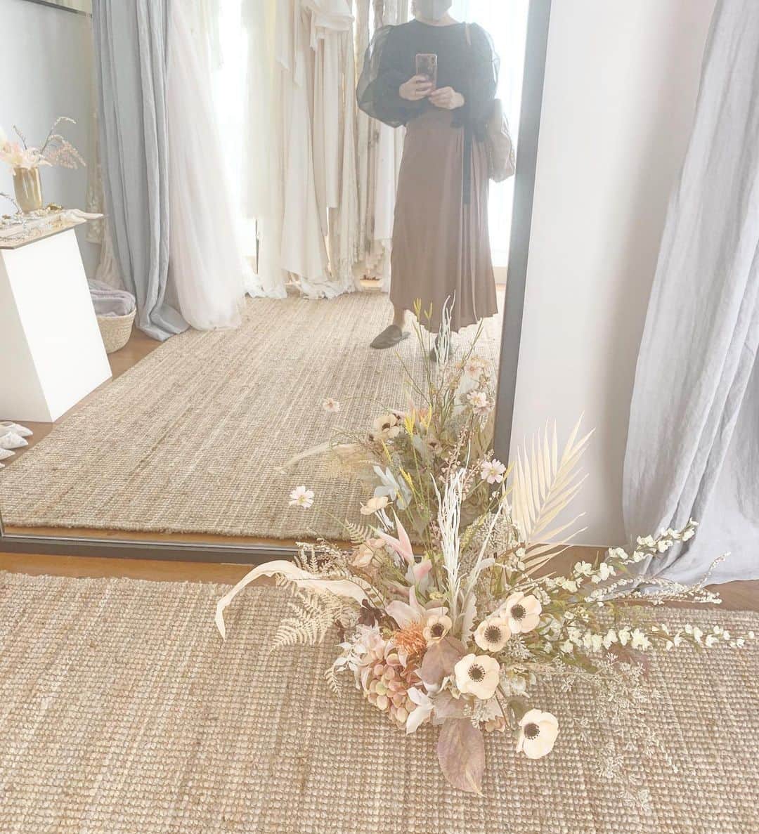 のインスタグラム：「空間が素敵すぎた🥀🤍」