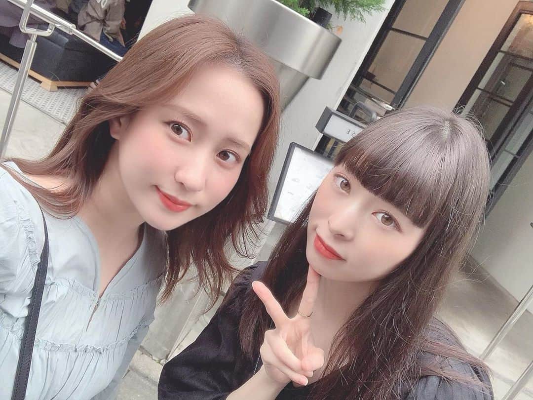 鏑木梨奈のインスタグラム：「♡  @eico.yasumi  と初めてランチ 𓌉◯𓇋  アイドル時代 東京⇔名古屋で行き来してて たくさん共演して、会う度に 遊ぼうね〜って言ってたんだけど お互いアイドルも卒業してやっと実現♡  アイドル時代から本当にかわいくて推しメンだった やすみんと初めて色々お話できて とっても楽しかった〜♡  盛り上がってランチタイム終わるまでお店にいた😂  次はお酒も飲みに行こうねっ‪‪☺︎‬🍻  (写真撮る時だけマスク外してます)」