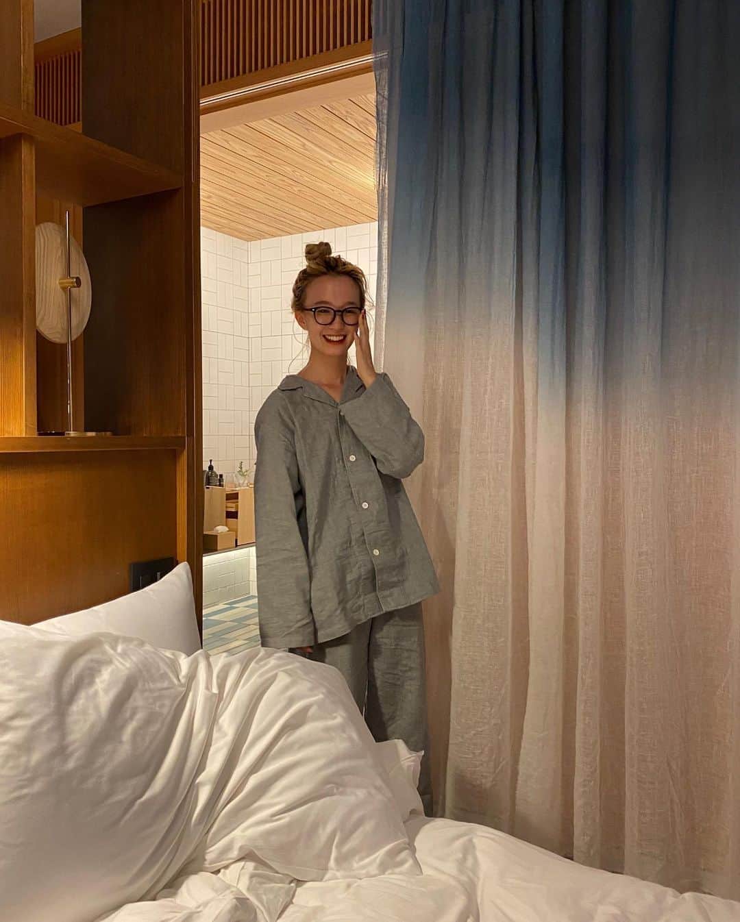 柴田紗希さんのインスタグラム写真 - (柴田紗希Instagram)「めがねとパジャマも、いいよね☺️👓 最高な宿だったあなぁK5 また存分に紹介したい。 #無印のパジャマはメンズのs」10月3日 21時14分 - shibasaaki