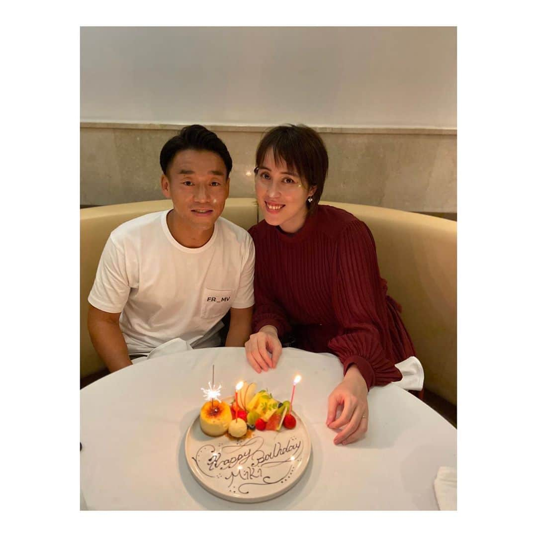 大山未希さんのインスタグラム写真 - (大山未希Instagram)「🎉  ついに35歳になりました。  誕生日はおいしいものをごちそうする 決まりの小松家はだいたいお肉❤️  絶対食べきれないと思ったけど 全部食べました🐷（笑）  人生いろいろあるけど なるべく笑って楽しく過ごしていきたいね😁  お祝いのメッセージやらLINEやら ありがとうございましたー😃  #dm誕生日 #bltsteak #bltsteakroppongi #お肉大好き #誕生日 ↓」10月3日 21時15分 - miki_oyama1003