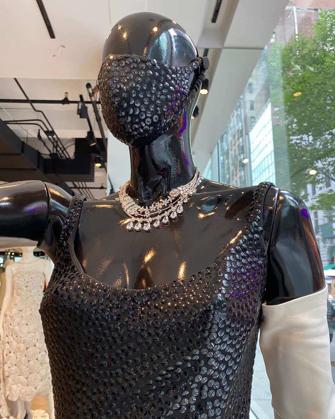 マーク・ジェイコブスさんのインスタグラム写真 - (マーク・ジェイコブスInstagram)「after Norell. RUNWAY FALL 2020 MARC JACOBS   Mannequins installed at MARC JACOBS MADISON #embroideredjersey #luxury #quality #polish #finish #shine #masktomatch #thisishowwedoit」10月3日 21時31分 - themarcjacobs