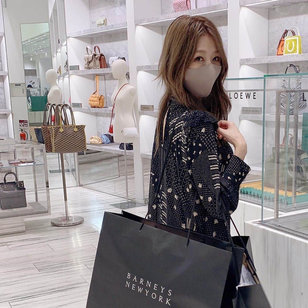 梅野舞さんのインスタグラム写真 - (梅野舞Instagram)「前から @barneysnewyork_roppongi  で見ていてずっと気になっていたREPRONIZER 4D Plus  バイオプログラミングの設計力4Dまでアップさせ風量風圧による 髪を美しくする力が強化されたドライヤー♡♡  髪を乾かすことが楽しくなりそう😍❤️  楽しみ♬♬  #repronizer4dplus #beautyhair #美#美しい髪を育てる #目指して#バイオプログラミング#ドライヤー#見た目も美しい#beautycare #beautygram #instabeauty #instagram#instagramjapan #instagood」10月3日 21時43分 - mai.umeno