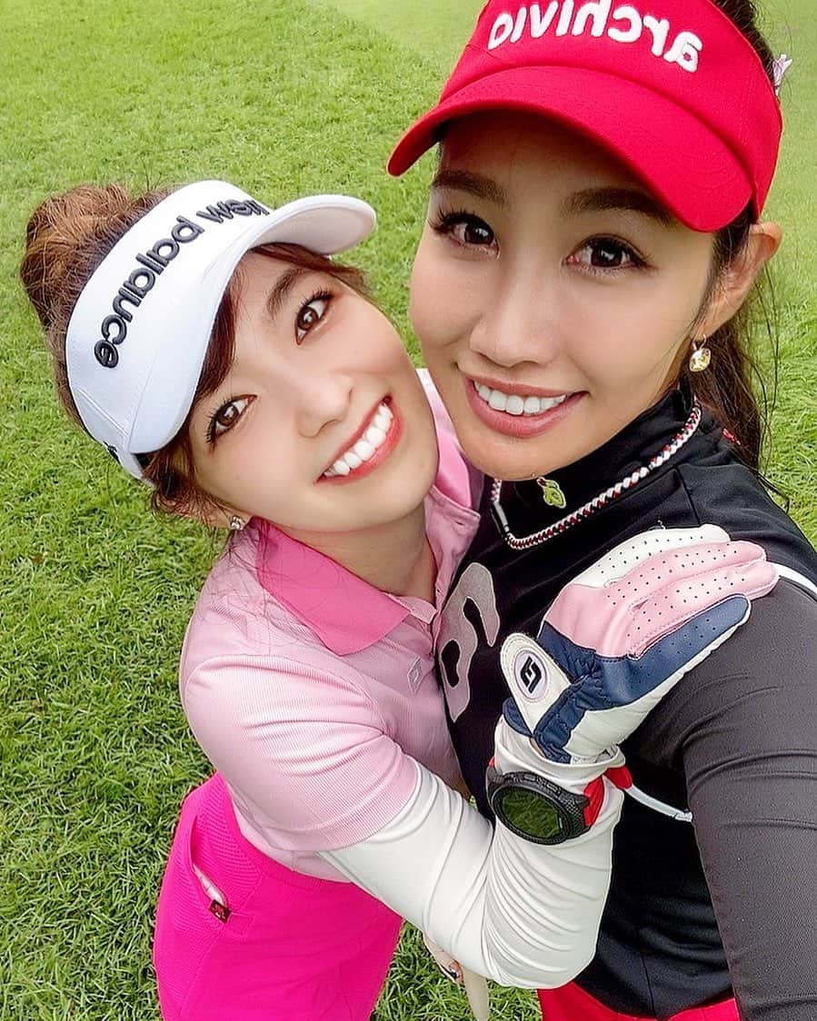 岩根沙恵子?さえみるさんのインスタグラム写真 - (岩根沙恵子?さえみるInstagram)「⛳️ゴルフシーズン到来🤤💖♥︎ 今月はたくさんゴルフ行きたい💋🏌️‍♀️ 上手になるためには練習あるのみ🤔 . やっとゆりえちゃんと行けた♡ やはりうますぎるううう•••🥺💖 さえも安定するようにがんばろう🤣⛳️ ちなみに、スコアですが⚪️104でした。 . #お洒落ゴルファー #ゴルフウェアコーデ #ゴルフコーデ #ゴルフ女子  #ゴルフ女子コーデ #ゴルフ初心者 #ゴルフ好き女子 #スポニチ女子 #ゴルフ好き #アルチビオコーデ #女子ゴルフ #スポニチ女子 #スポーツ女子 #筋肉痛好き #ゴルフ好きと繋がりたい #ゴルフコーディネート #キャスコ #キャスコ女子ゴルフ部 #プロテイン女子 #スポニチスクエア #スポーツ女子  #ゴルフバカ #instagolf #インスタゴルフ女子 #golstagram #ゴルジョモ #ゴルフファッション #東千葉カントリークラブ #ごるふ女子 #おしゃれゴルファー  #golflife #さえみるゴルフ」10月3日 21時39分 - saemiltiii