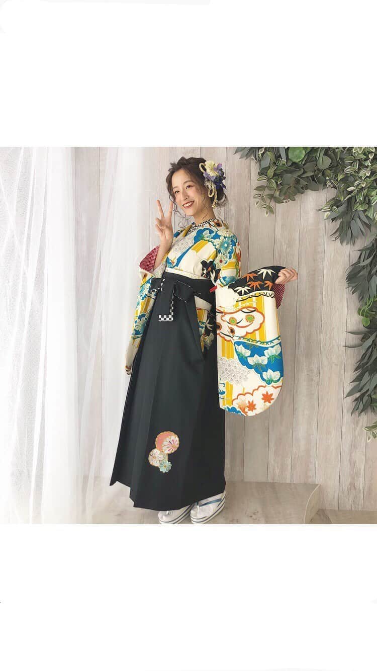 佐藤華純のインスタグラム：「.  【 #SISUI 】  SISUI(@sisui_kimono)さんでの撮影の様子👘  和気藹々とした雰囲気の中、楽しく撮影できました！  リールの最後にはもえぴも映ってるよ❤️  袴レンタルをお考えの方は是非SISUIへっ！！  #ミスキャンパス立命館2020 #MCR2020  #立命館 #立命館大学 #京都 #女子大生  #ミスキャン #ミスコン #ファイナリスト  #シスイ #袴レンタル #成人式 #前撮り #着物ヘア #着物アレンジ」