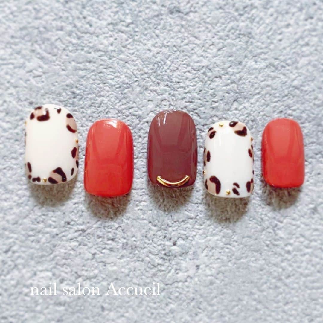 愛内みさのインスタグラム：「🐆 秋の定番レオパード○*❁ ﾟ･* ・ ୨୧┈┈┈┈┈┈┈┈┈┈┈┈  表参道徒歩5分のネイルサロン Accueil unautre ・ ◼︎平日　11:00〜21:00 ◼︎土日祝　11:00〜19:00 ・ ▫︎パラジェル追加料金なし ▫︎ 大人可愛いネイルサンプル700種以上！ ▫︎ カラーは300色以上からお選びいただけます。 ・ 《コロナウイルス対策》﻿ ▫︎医療機関用空間除菌機器の設置﻿ ▫︎お客様、スタッフのマスク着用徹底 ▫︎スニーズガードの設置による飛沫感染防止﻿ ▫︎施術毎の手洗い、手指消毒、使用器具消毒の徹底﻿ ・ ・ #レオパードネイル #表参道ネイル #秋ネイル」