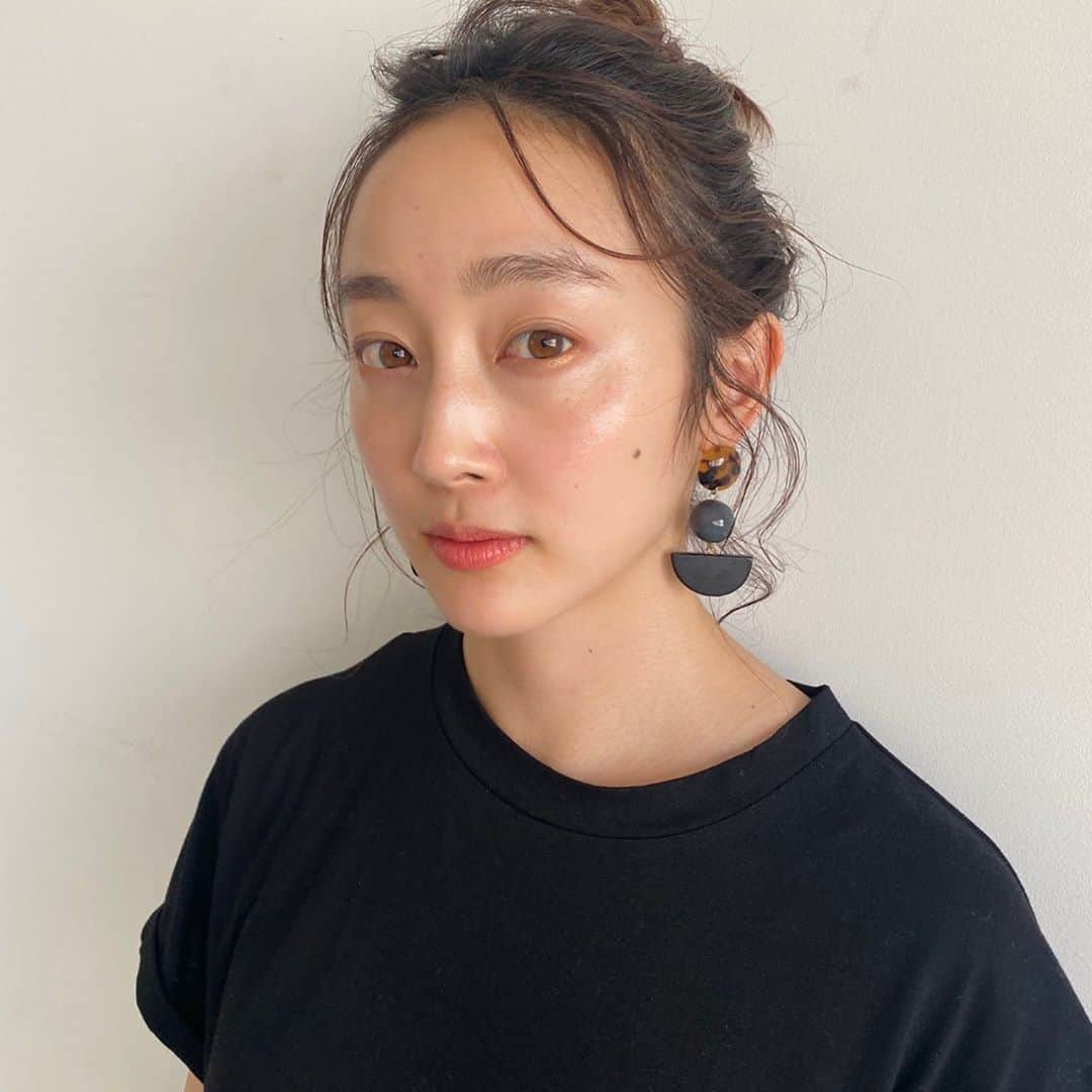 泉見祐希のインスタグラム：「. ちょっと前のよねメイク☺️」