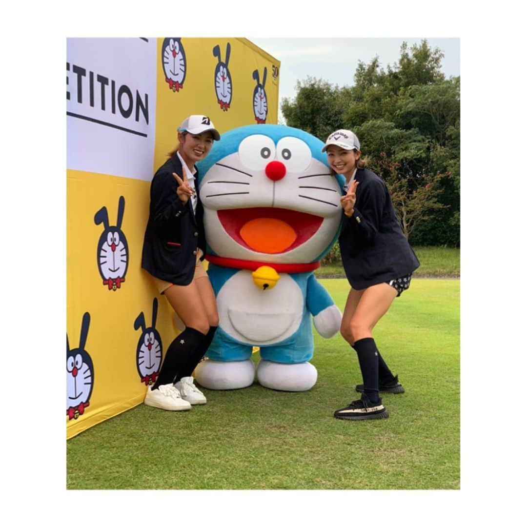 高木萌衣さんのインスタグラム写真 - (高木萌衣Instagram)「・ DORAEMON✖️jackbunny!!. golf competition2020💙💛🐰  ・ 今年もゲストプロとして、お客様とのニアピン対決に参加させて頂きました！ 皆様とってもお洒落な方ばかりで、そしてドラえもんだらけで可愛過ぎました〜🤤❤️ 今年はみなみちゃん(@koshikumominami_official )と一緒に🥳 ・ 中々思う様な結果が残せてませんが、残り試合精一杯jackbunnyのウェアをアピールできる様に頑張ります🔥🔥💪🏻次は来週の沖縄です！秋冬ウェアもとってもとっても可愛いので是非チェックしてください〜💛(@jackbunny_official )  ・  #jackbunny #ジャックバニー #ドラえもん #DORAEMON #ゴルフ #golf #골프 #골프웨어 #高木萌衣　#越雲みなみ」10月3日 22時10分 - mei__takagi