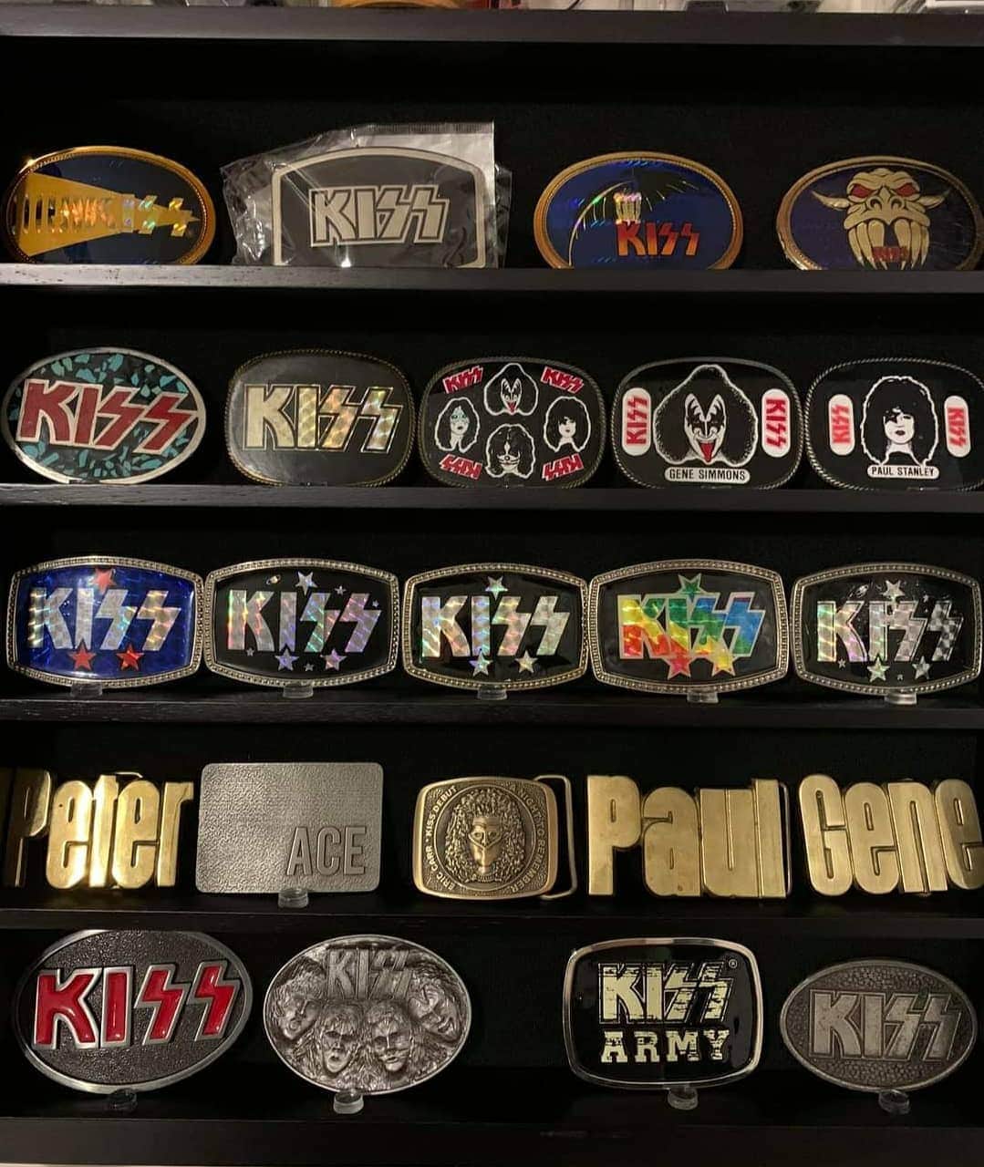 KISSさんのインスタグラム写真 - (KISSInstagram)「#CollectingKISS! Check out Jerry Downing's #KISS belt buckle collection. WOW! #KISSARMYROCKS」10月3日 22時09分 - kissonline