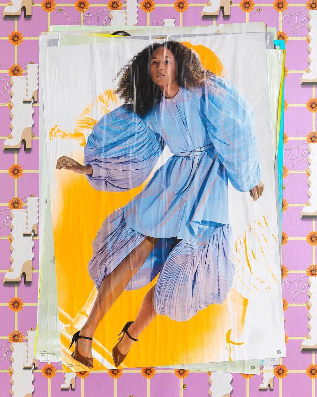 Harper's BAZAARさんのインスタグラム写真 - (Harper's BAZAARInstagram)「#Loewe’s @jonathan.anderson makes showing remotely look like a creative endeavor with some true energy behind it. His resort 2021 collection came as a show-in-a-box containing paper dolls, and he evolved that concept for spring 2021 with what he termed a “Show-on-the-Wall.” It is, effectively, a poster presentation, made in collaboration with @mmparisdotcom and artist #AntheaHamilton. An artist’s portfolio featuring giant fold-out posters of the looks were sent to editors, buyers, and friends of the brand. The special delivery also included a roll of wallpaper designed by the artist, The clothes themselves speak volumes, with an emphasis on the theatrical and sculptural. There are balloon sleeves, crinoline skirts, and other bold shapes that send the message that even is this a moment where we’re hiding out, we can still be as big and as bold as we want to be. See all of our favorite looks and catch up on the best of #ParisFashionWeek so far at the link in our bio.⁣ ⁣ Photos: @thuethuethuethuethuethue」10月3日 22時04分 - harpersbazaarus