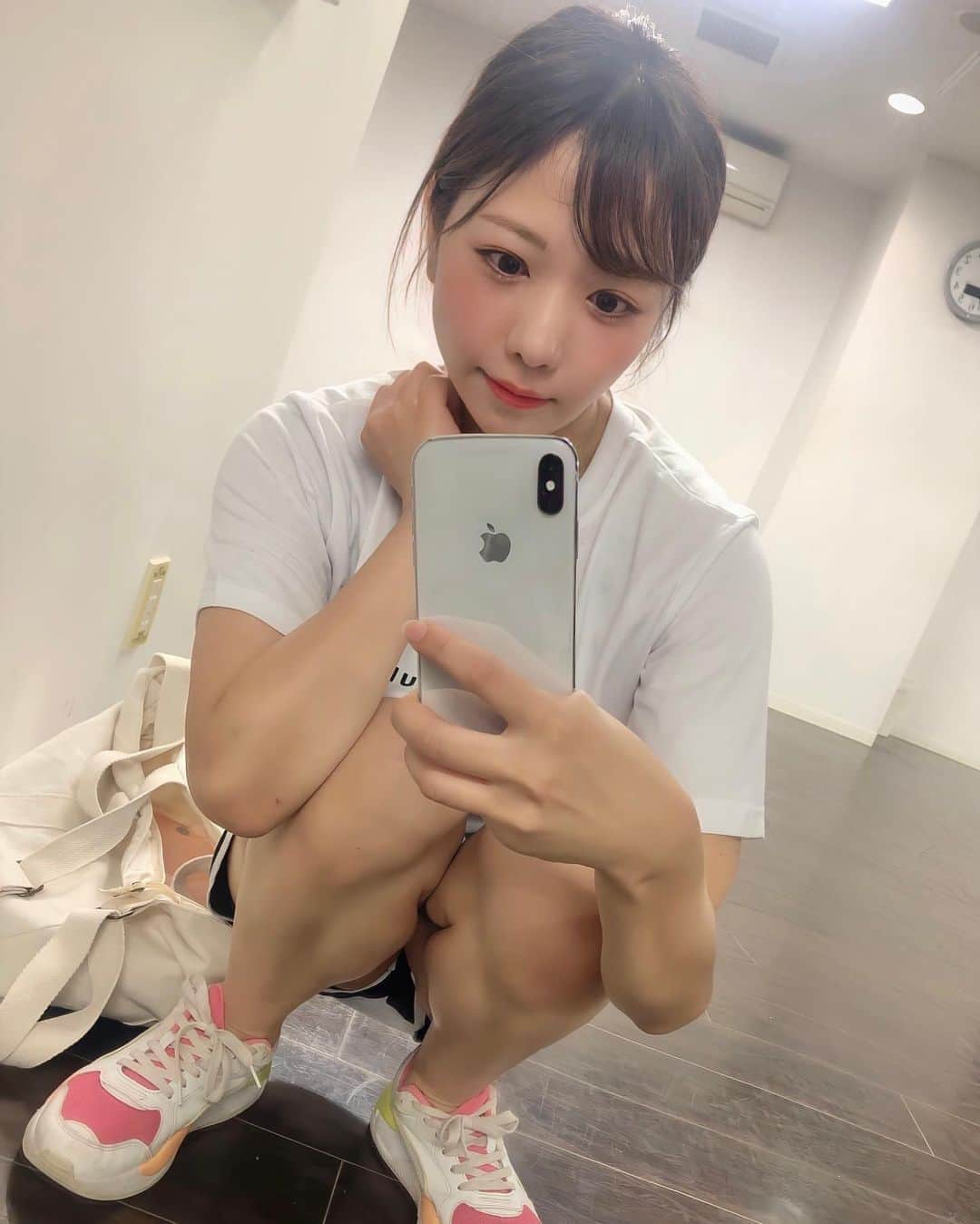 のインスタグラム：「赤坂にあるNEXTでズンバをしてきたよ✨ @nextakasakabase   ステップがわからないから見様見真似だったけど、 ズンバめちゃくちゃ楽しかった♡‼︎  朝から汗かいて気持ちの良い1日だったな✨  #nextakasakabase #next_ambassador #we_are_next #workout #ワークアウト #ワークアウト女子 #トレーニング #training #ダイエット #diet #ズンバ #ZUMBA #zumbafitness #フィットネス #fitness」