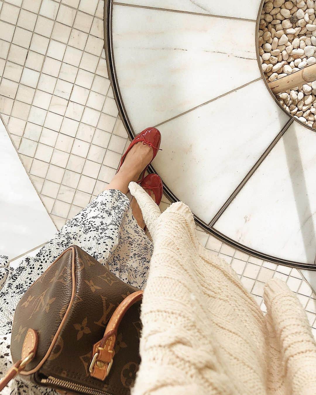 酒匂彩名さんのインスタグラム写真 - (酒匂彩名Instagram)「: 🍎🍒❤️ : #レペット　#パンプス　#赤い靴　 #repetto #redshoes #shoes」10月3日 22時12分 - ayanasakoh