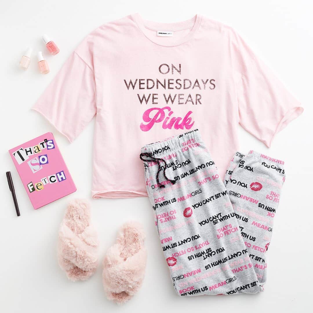 ロック&リパブリックのインスタグラム：「It’s October 3rd. 💖Tap to shop this totally fetch look. #meangirlsday #Kohls」