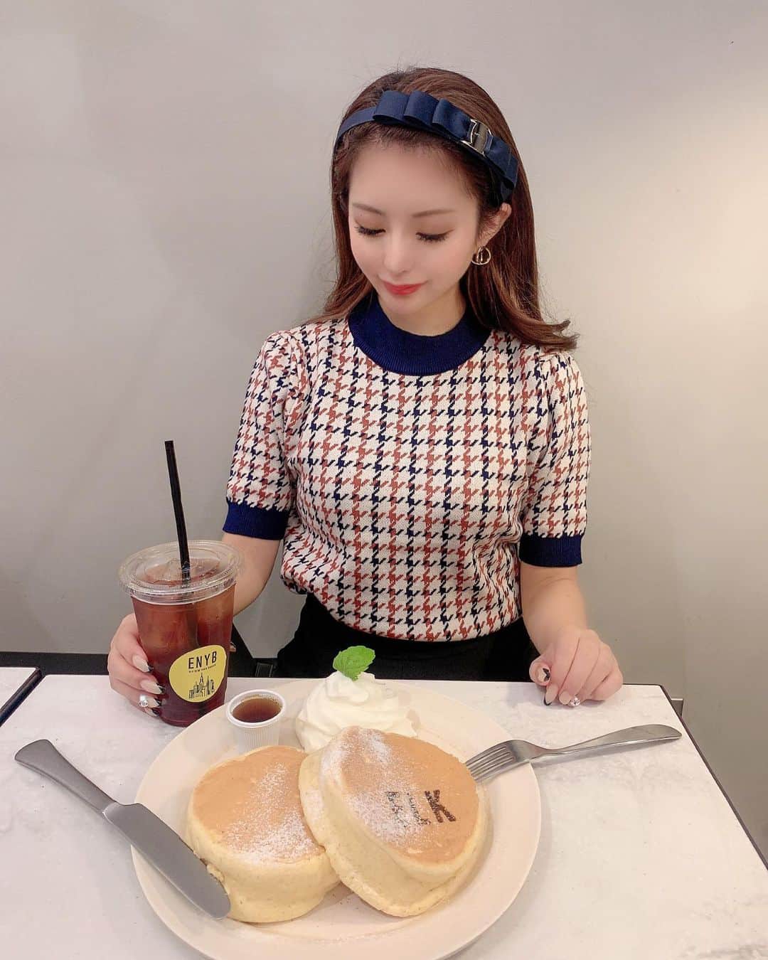のインスタグラム：「. . tops @honeyant.shop  accessory @ferragamo  . . ご飯とデザートは別腹🐷🥞❤ . #🐷活 #パンケーキ #韓国ファッション」