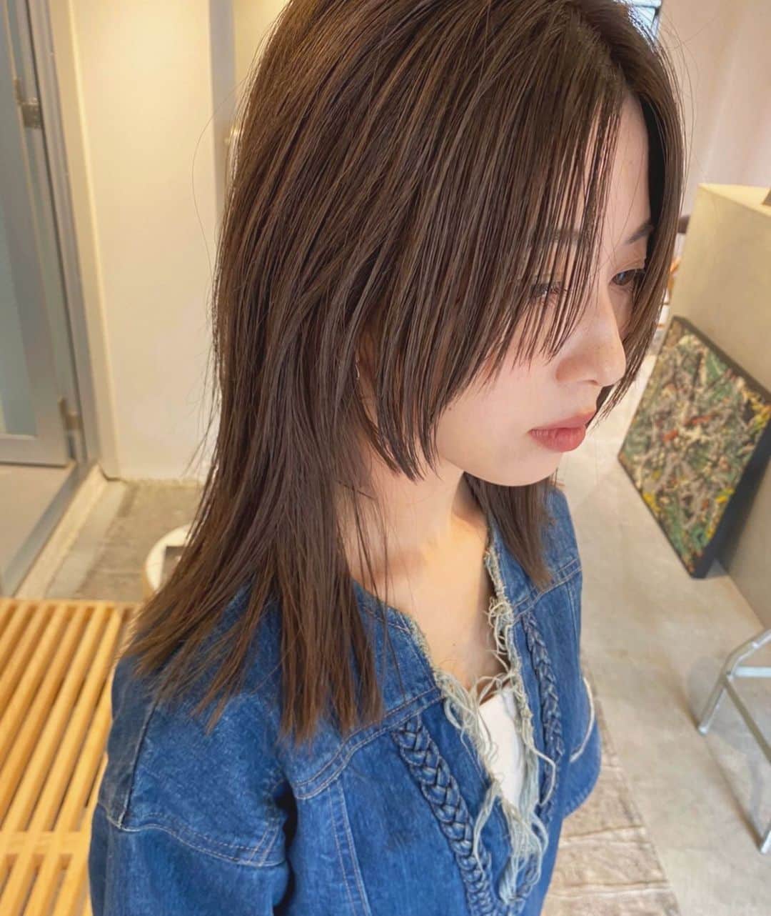 カワシリアツシのインスタグラム：「@aynstu  切りっぱなしに飽きたら、 顔まわりを切り込んでプチイメチェン✂︎」