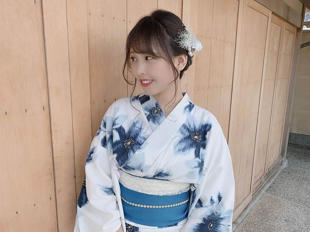 Yukaさんのインスタグラム写真 - (YukaInstagram)「毎日こんなかわいいヘアアレンジをしてもらいたい🥺 - 元々着物を着る予定だったけど、当日暑くて着物なら絶対耐えられないって思ったから浴衣にした笑笑 今回は帯の上にさらに飾り用のレース兵児帯を巻いてもっと華やかに💕 レース素材の透け感がお洒落な雰囲気✨ 京都の写真またいっぱいあるから全部投稿したい🥺🥺🥺 - 好希望每天都有人可以幫忙編頭髮🥺 店員每個都身懷絕技，五分鐘以內就搞好一顆頭 而且每個人都可以不一樣打從心底佩服💕 - 雖然原本是打算穿和服的，但當天太陽很大很溫暖 心想到了中午一定會熱死，所以最後還是選浴衣🤣 這次另外追加了蕾絲材質的兵兒帶 腰間裝飾的腰繩也選了比較現代的金屬腰帶，整個感覺都不一樣了 真的好喜歡日本的浴衣和和服文化唷，不管穿幾次都穿不膩🥺 京都的照片還積了一大堆，全部都想發🤭🤭🤭  #kimono#kimonostyle#kimonofashion#yukata#yukatastyle#summer#浴衣#浴衣ヘアアレンジ#浴衣ヘア#浴衣女子#浴衣デート#浴衣コーデ#浴衣アレンジ#着物#夏#京都#京都着物レンタル#京都観光#京都旅行#大人っぽい#雰囲気#嵐山」10月3日 22時33分 - loveyuka06