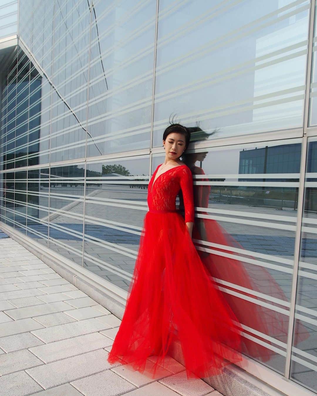 のインスタグラム：「Sometimes words are not enough for how we feel...❤️ * * * Photo by @annedryburgh 📸 Leotard & tutu by @onpointetutus 👗 #canada#montreal#mtl#grateful#happy#outside#red#dress#reddress#dancephotography#photoshoot#ballet#dancer#ballerina#fbf#summer#beautiful#weather#worldwideballet#thankyou#fun#バレエ#写真#撮影#感謝#夏#ありがとう」