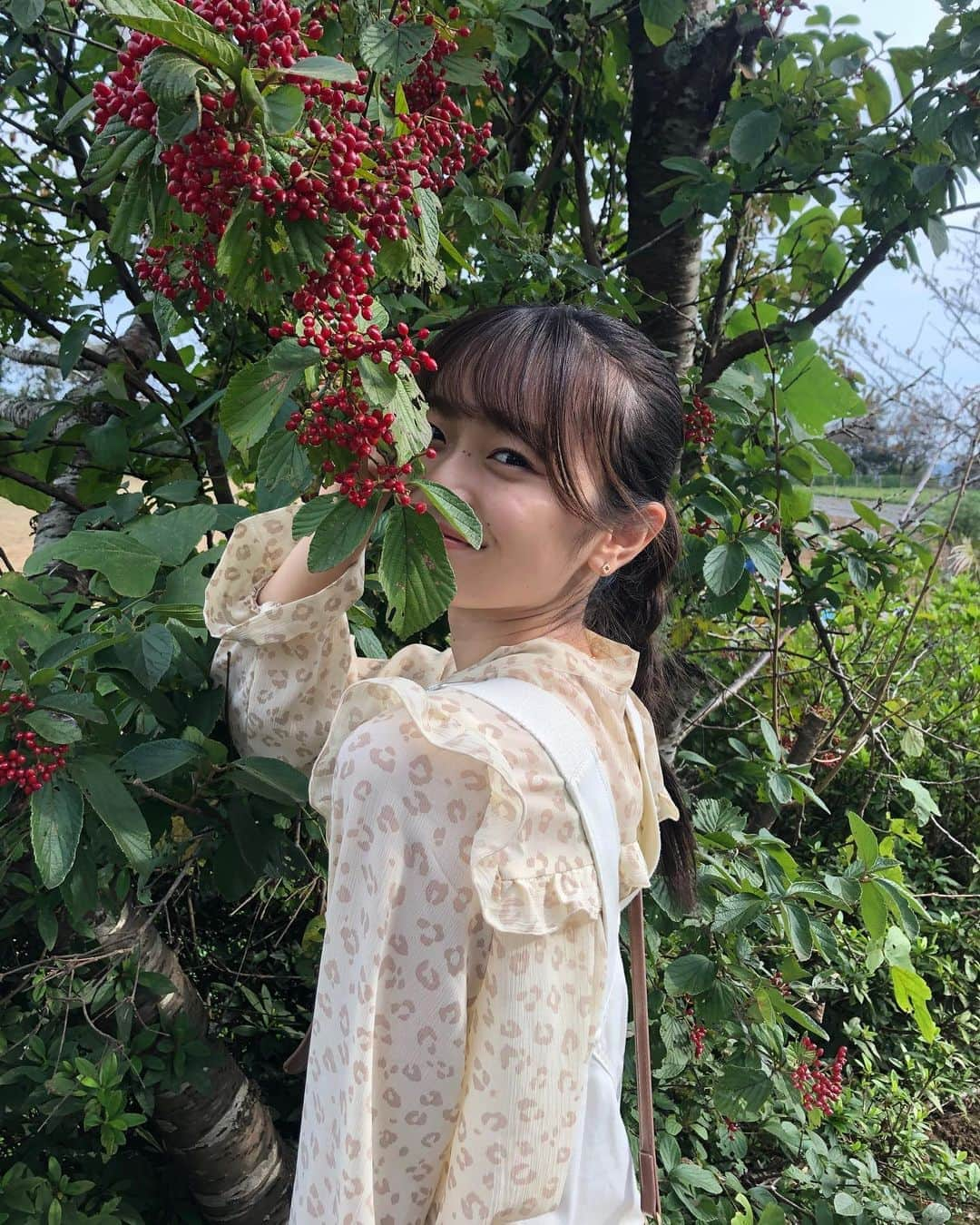 橋本乃依さんのインスタグラム写真 - (橋本乃依Instagram)「・ 🍒 自然を感じてきました☺︎  #nature #photo #camera」10月3日 22時38分 - noihashimoto_official