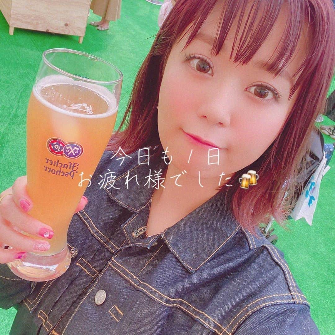 井口裕香さんのインスタグラム写真 - (井口裕香Instagram)「🍻 お仕事終わりにどっひーＰとオークトーバーフェスト！ まさかこんな素敵な催しがやっていたなんて〜🤩🍺✨ わたしのオススメはコレ！ 桃の風味のビールです〜😋🍑 かわゆい店員さんに注いでもらったビールは、さらに美味しく感じるのでしたん…でへへぇ🥴💗」10月3日 22時50分 - ooo31_iguchiyuka_31ooo