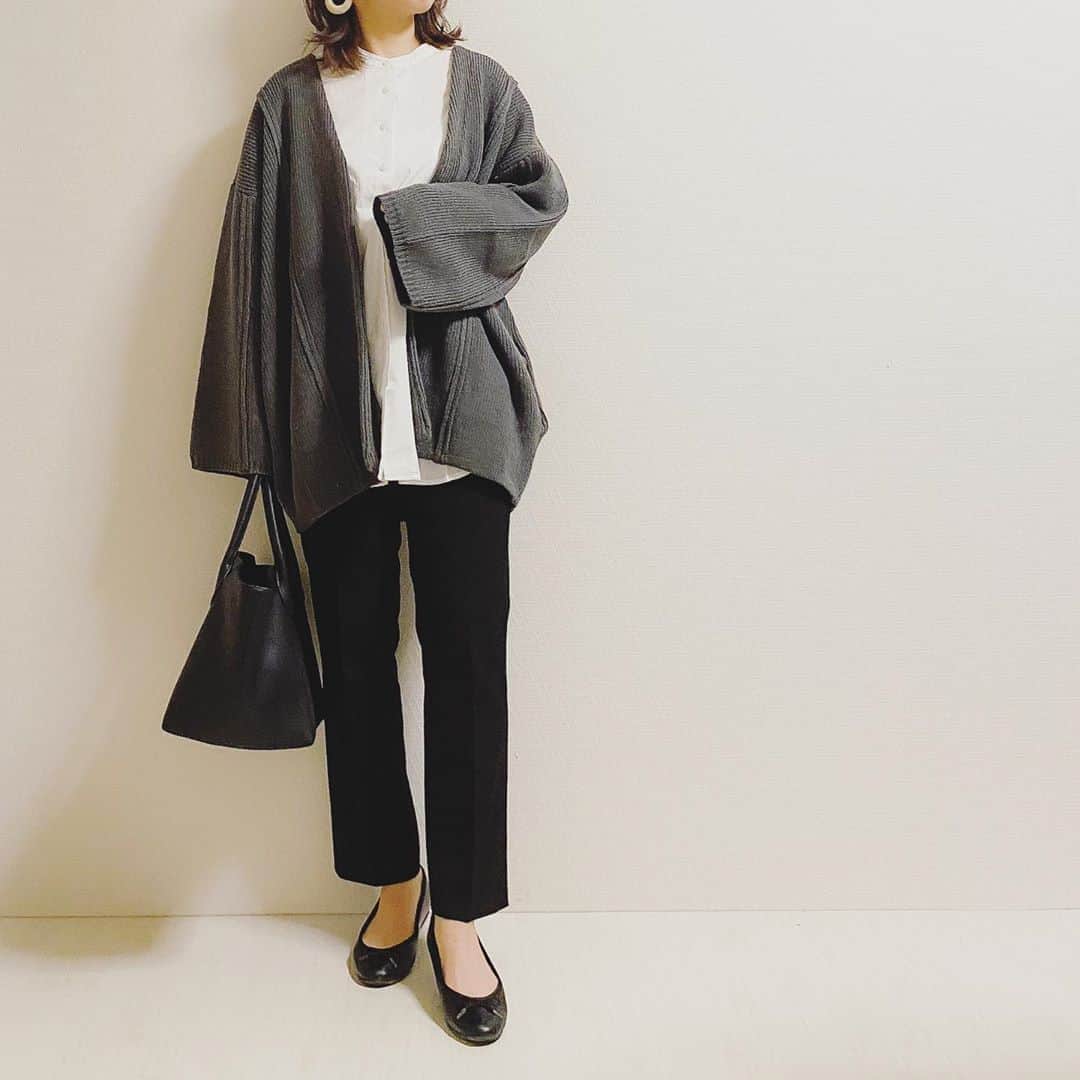 aiaiのインスタグラム：「UNIQLOのスマートアンクルパンツ ラインも綺麗だし穿きやすいから やっぱり良い。  #スマートアンクルパンツ  #スマートスタイルアンクルパンツ  #アンクルパンツ  コーデの詳細はブログに書いています  𖤐𖤐𖤐𖤐  #fashion#outfit#style#coordinate#instagood#ootd#pic#instapic#コーデ#コーディネート#スタイリング#プチプラコーデ#本日のコーデ#大人カジュアル#プチプラ  #カジュアル #アラフォー #アラフォーコーデ #アラフォーファッション#uniqlo #ユニクロ #ユニクロコーデ #ユニジョ #シャツコーデ#白シャツコーデ#白シャツ #urs_styling」