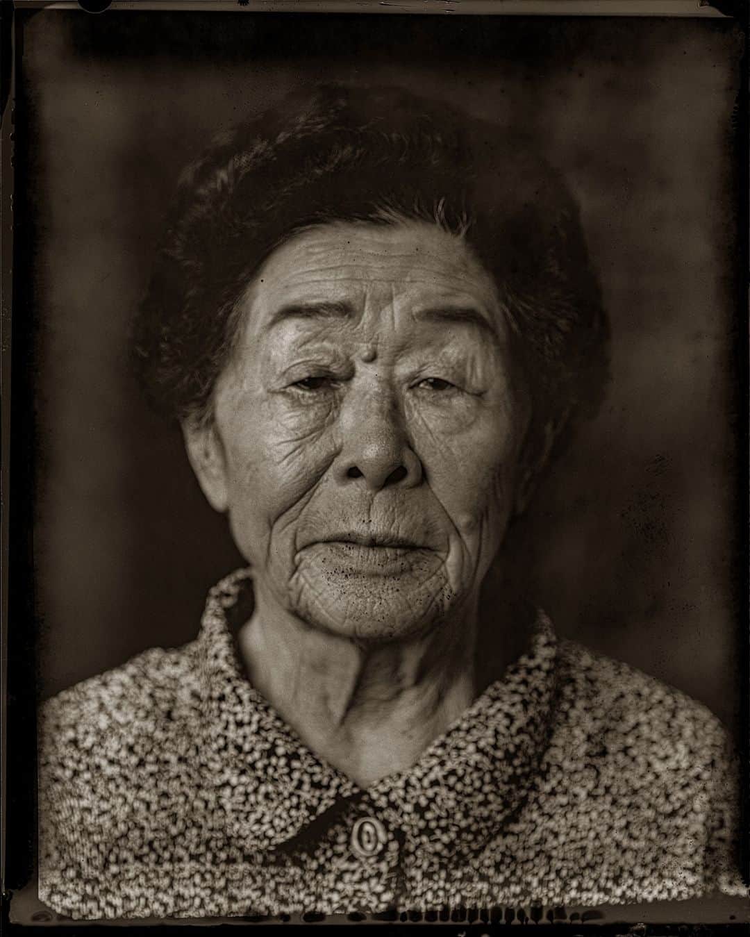のインスタグラム：「Shortlist #LOBA #11 - Namhun Sung (@namhun_sung)  Korean photographer, Namhun Sung, captures the gruesome past of the South Korean island of Jeju through his "Red Island" series. Kept secret for far too long, thousands died beginning April 1948 and onward in the wake of uprisings against the locally-imposed government. Making use of damaged large-size Polaroids, Sung found an unusual format and imagery for his series. Click the link in our bio for more.   #LeicaCamera #Leica #🔴📷」