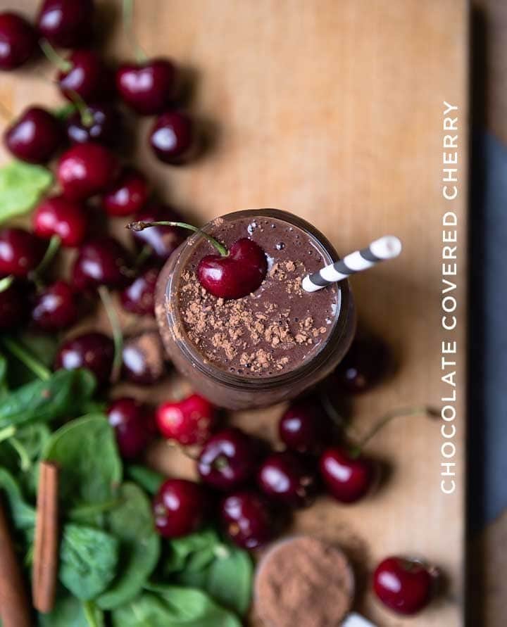 Simple Green Smoothiesさんのインスタグラム写真 - (Simple Green SmoothiesInstagram)「This Chocolate Covered Cherry Green Smoothie will fool your tastebuds into thinking you’re sipping something far more decadent than a healthy smoothie! 🍒⁠ ⁠ Click @simplegreensmoothies for the full plant-powered recipe! ⁠ ⁠ https://simplegreensmoothies.com/recipes/smoothies/chocolate-covered-cherry」10月3日 23時20分 - simplegreensmoothies