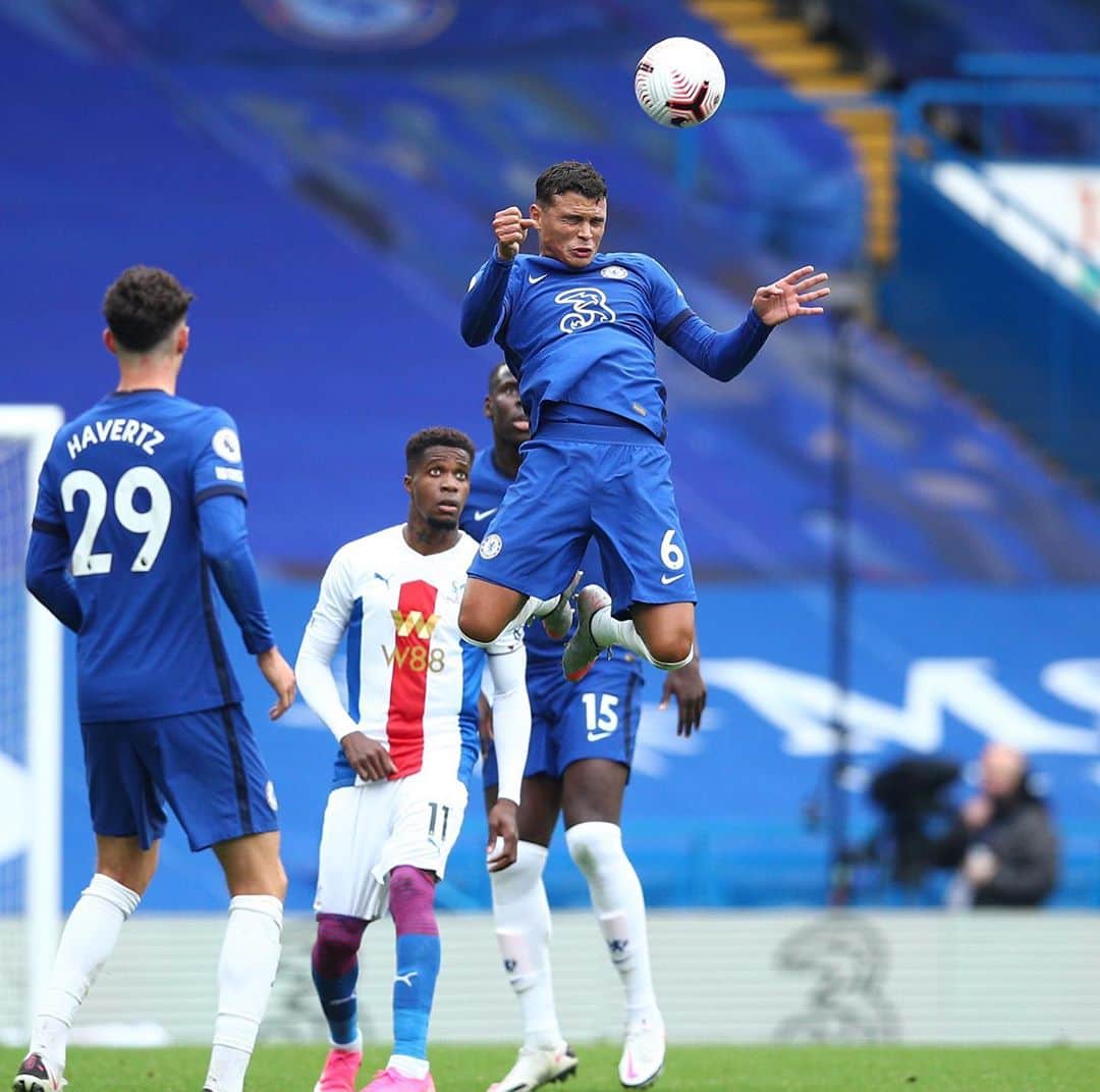 チアゴ・シルヴァのインスタグラム：「🇬🇧 Happy to be part of this team @chelseafc 🔵🔵 Congratulations on today’s match! 🇧🇷 Feliz em fazer parte desse time @chelseafc 🔵🔵 Parabéns pelo jogo de hoje!  🇫🇷 Heureux de faire partie de cette équipe  @chelseafc 🔵🔵 Bravo pour le match d’aujourd’hui !  • • • #OhhThiagoSilva #CFC #Chelsea #ThiagoSilva #FamiliaSilva #ChelseaFC #London #LondonCalling #Londres #UnitedKingdom #England #Inglaterra #ThiagoIsBlue #WeAreBlue #ChelseaFans #BluesForever #cfcfans #chelseafootballclub #Chelseafcfans #washyourhands #lavezvouslesmains #LaveAsMaos #StopCorona #CoronaOut #StopCovid」