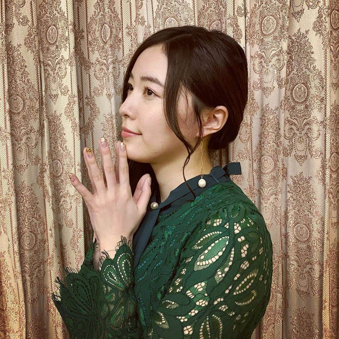 松井珠理奈さんのインスタグラム写真 - (松井珠理奈Instagram)「Guess where am I now?😜💕  私は今どこにいるでしょう？笑っ  #emeraldgreen  #green  #fashion  #dress  #idol #松井珠理奈 #jurinamatsui  #hairstyle #love #horseriding #photooftheday」10月3日 23時58分 - jurinamatsui3