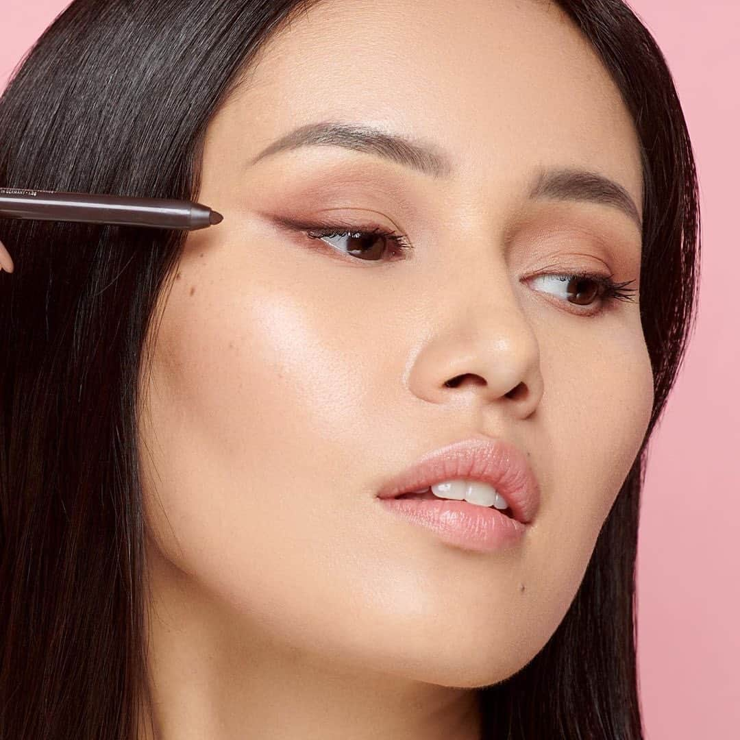 Maybelline New Yorkさんのインスタグラム写真 - (Maybelline New YorkInstagram)「Brown baby wings all season long!🤎 Get this look with our Tattoo liner gel pencil in ‘bold brown’, ‘Matte About Town’ #citymini eyeshadow palette, & #lashsensational mascara. #mnyitlook #regram @maybelline_ru @13nazima🇷🇺」10月3日 23時58分 - maybelline