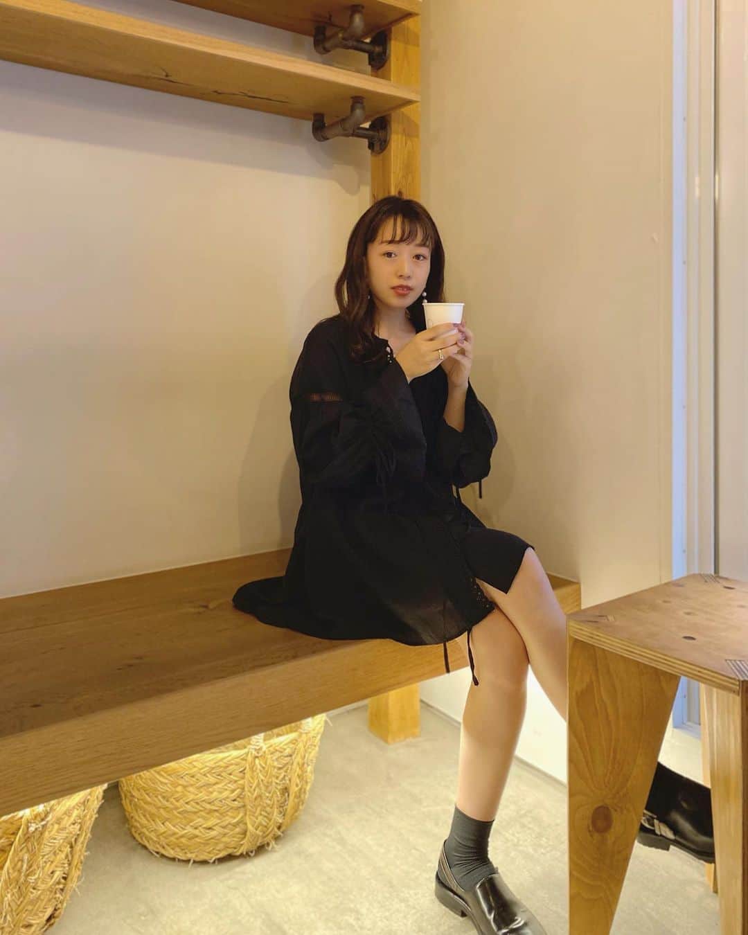 吉田佳菜のインスタグラム：「ㅤㅤㅤㅤㅤㅤㅤㅤㅤㅤㅤㅤㅤ ㅤㅤㅤㅤㅤㅤㅤㅤㅤㅤㅤㅤㅤ 変な顔してるけどコーディネート お気に入りやから載せます。笑 ㅤㅤㅤㅤㅤㅤㅤㅤㅤㅤㅤㅤㅤ 大切にしてるこの靴が履ける季節になって嬉しい☺️🍁 (あんまり写ってないけど) かわいい靴下欲しいな〜♪ ㅤㅤㅤㅤㅤㅤㅤㅤㅤㅤ ㅤㅤㅤㅤㅤㅤㅤㅤㅤㅤㅤㅤㅤ #kana_chicode #ちわcode #whoswhochico #salonbychico #ワントーンコーデ #toga #togapulla  #CHOPCOFFEE #CHOPCOFFEE OMOTESANDO ㅤㅤㅤㅤㅤㅤㅤㅤㅤㅤㅤㅤㅤ」