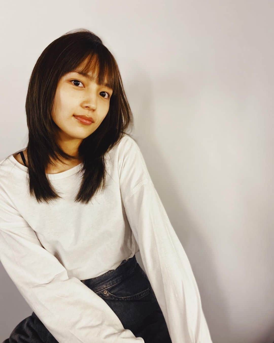 青木大輔のインスタグラム：「春奈ちゃん すっっっごくヘアケア✨ 大事にしてくれてます！🙏🏽 … その時によって スパやトリートメント 時には両方やってくれて いつも良い感じです！ by @manami_tiechel  … 今は仕事でスタイルは変えられないけど いつかスタイルチェンジしたいよね！ … いつもメチャ楽しいです！🤣🤣 … ありがとね❗️👍🏽👍🏽👍🏽  @haruna_kawaguchi_official  #川口春奈 @tiechel_press  @tiechel_official  #daisukeaoki #青木ダイスケ」