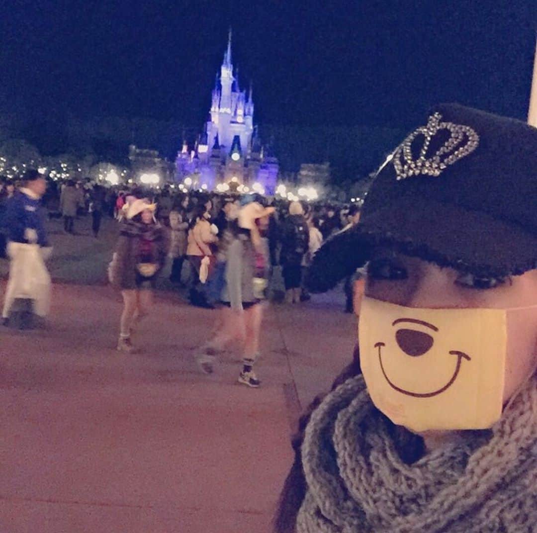 坂口杏里のインスタグラム：「坂口出勤しました🙋‍♀️ @kabuki_sea  遊ぼう♥️飲もう♥️ ライン交換、記念撮影しましょうこ⭐️ 写真は１人ランド行った時の🥰  歌舞伎町2-14-8 メトロプラザ2ビル 3F SEA 03 6233 8484  でやんす🥰🎉」