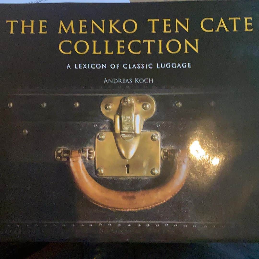 のインスタグラム：「Fantastic book on traveling trunks##andreaskoch#menkotencate#clasaicluggage」