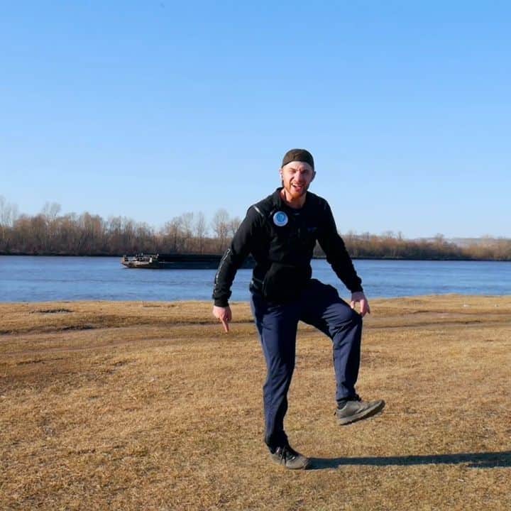 アレクセイ・ロゴノフのインスタグラム：「6 октября Бесплатный вебинар с @rogonov_alex ⛸🇷🇺  Тема урока: Туры в фигурном катании.  Разбираем ключевые моменты техники выполнения туров на полу в режиме он-лайн:  Подробное объяснение; Наглядный показ; Подводящие упражнения; Накручивания; Коррекция контрольных прыжков;  Оптимальная техника для 100% выполнения!  Приглашаются спортсмены любого уровня.  От вас: Наличие кроссовок👟 Пространство 2х2м⏹  Начало 6 октября в 18:00 (по Москве)  Для бесплатного участия пишите: "УЧАСТВУЮ" На номер whats app: +79262554995 (Анастасия)  Увидимся на Вебинаре! @inSkate_team . . . #АлексейРогонов #онлайн #тренировка #вебинар #webinar #фигурноекатание #Туры #inSkatecamp #мобильноеприложение #inSkate」